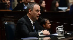 Caso Adorni: ¿Qué pasó? ¿De que se lo acusa? ¿Qué puede pasar?
